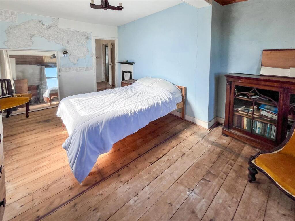 Spacious home with stunning views, Treen, photo 12