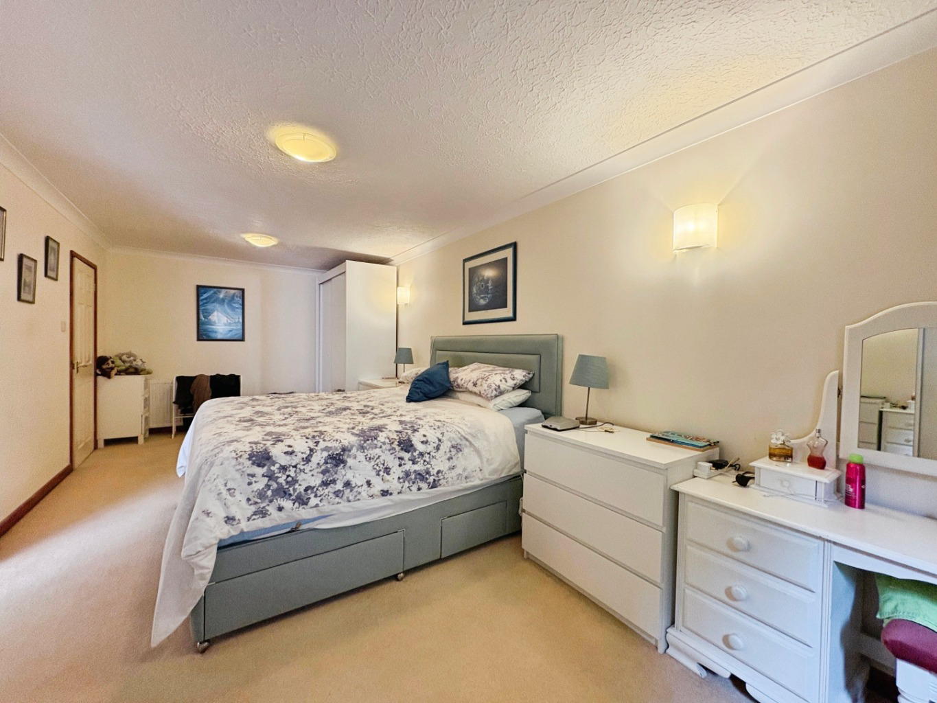 Godolphin Cross, Spacious family home within a generous plot, photo 7