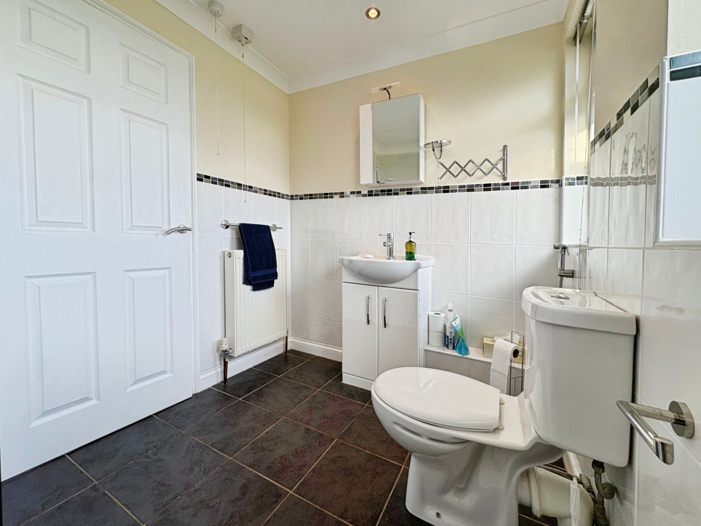 The Lizard, Versatile bungalow with no chain, photo 4