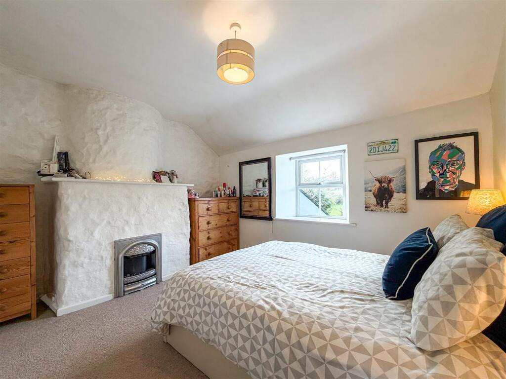 Godolphin Cross, Tucked away two bed cottage, photo 4