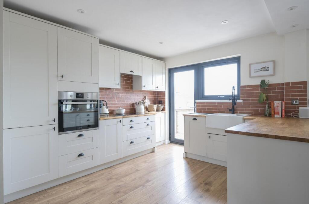Godolphin Cross, Modernised detached bungalow, photo 15