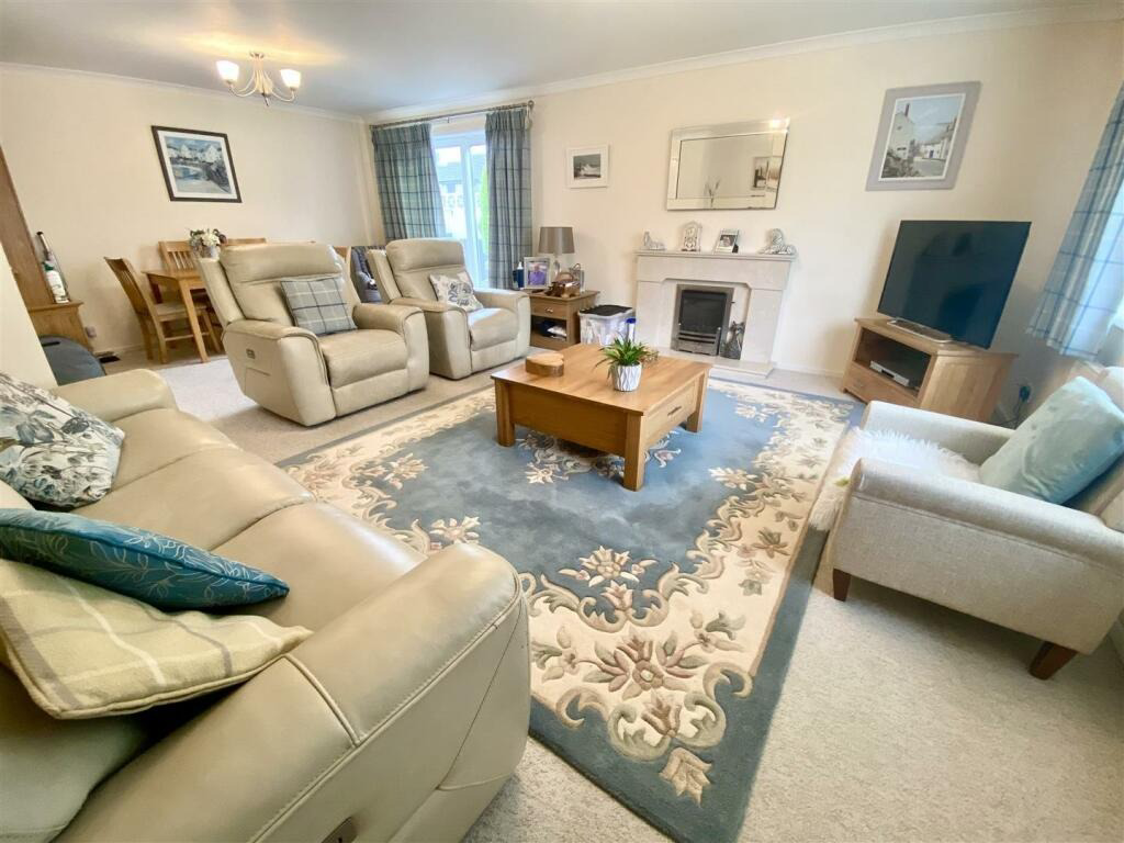 Helston, Spacious detached bungalow, photo 4