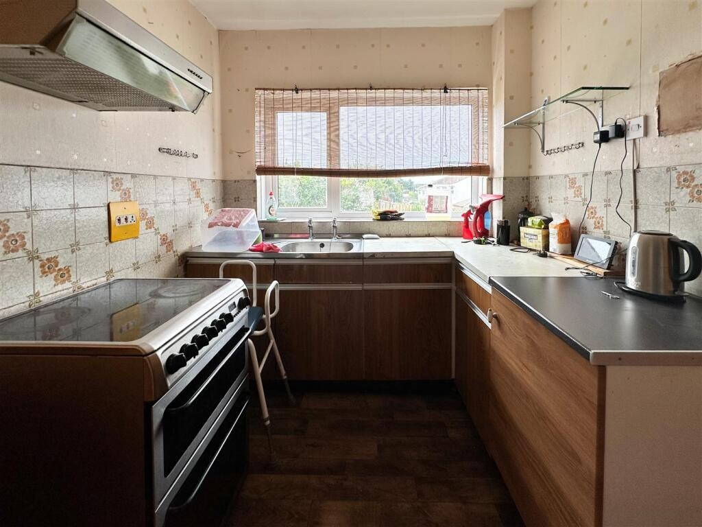 Porthleven, Three bed home with potential, photo 7