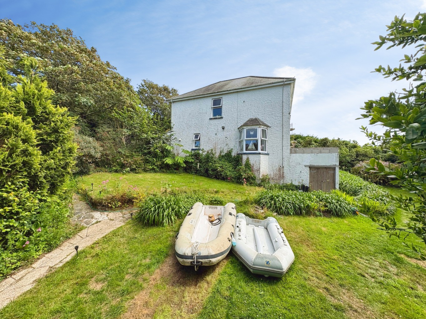 Mullion, Spacious home set within generous grounds
