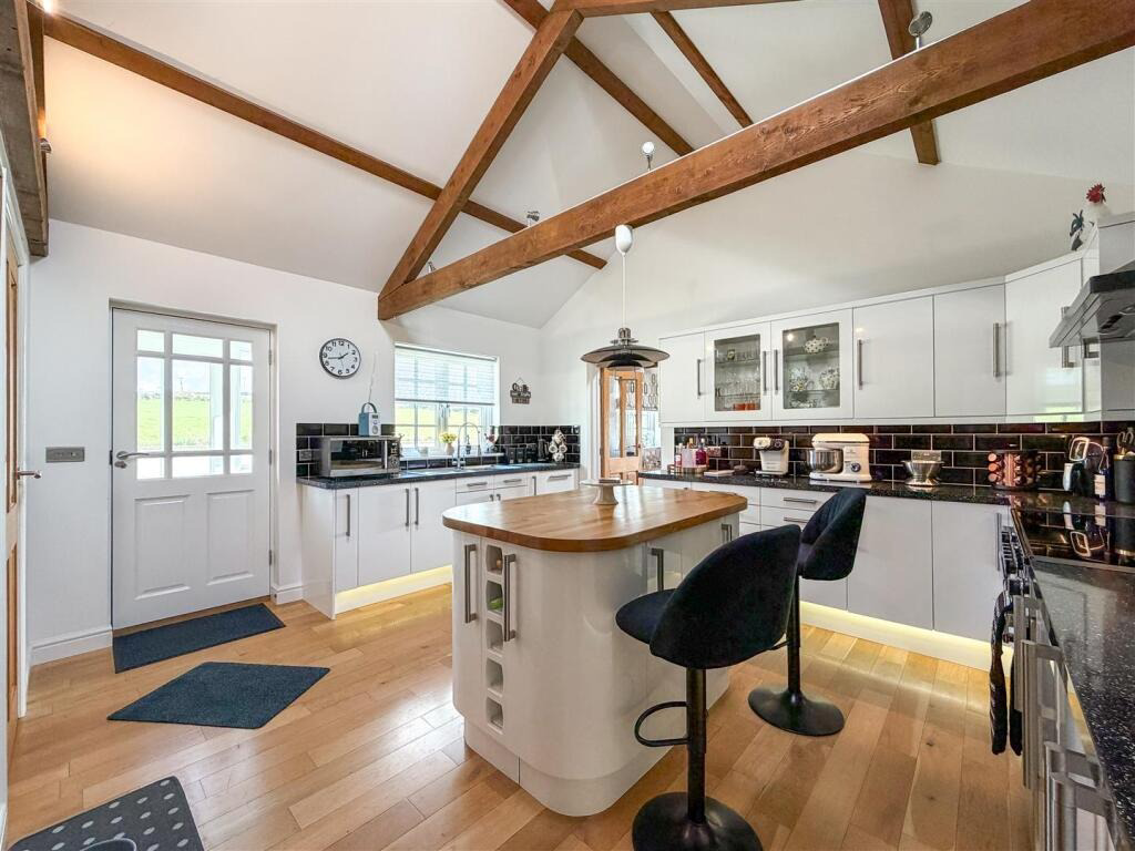 Farms Common, Stunning Barn Conversion, photo 5