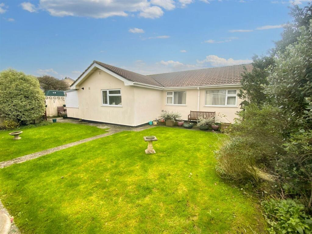Helston, Spacious detached bungalow, photo 19