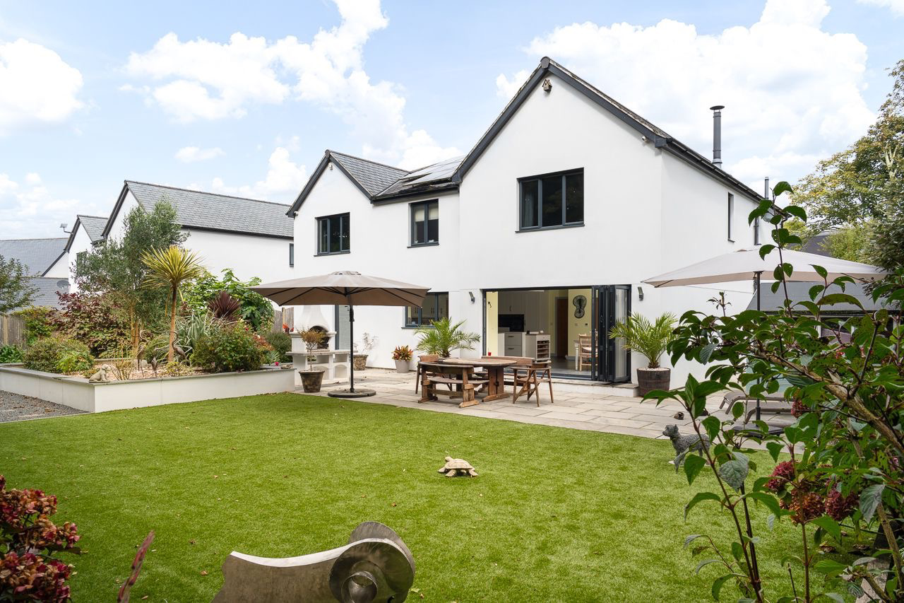 Nr Goldsithney, Stunning four bed detached home