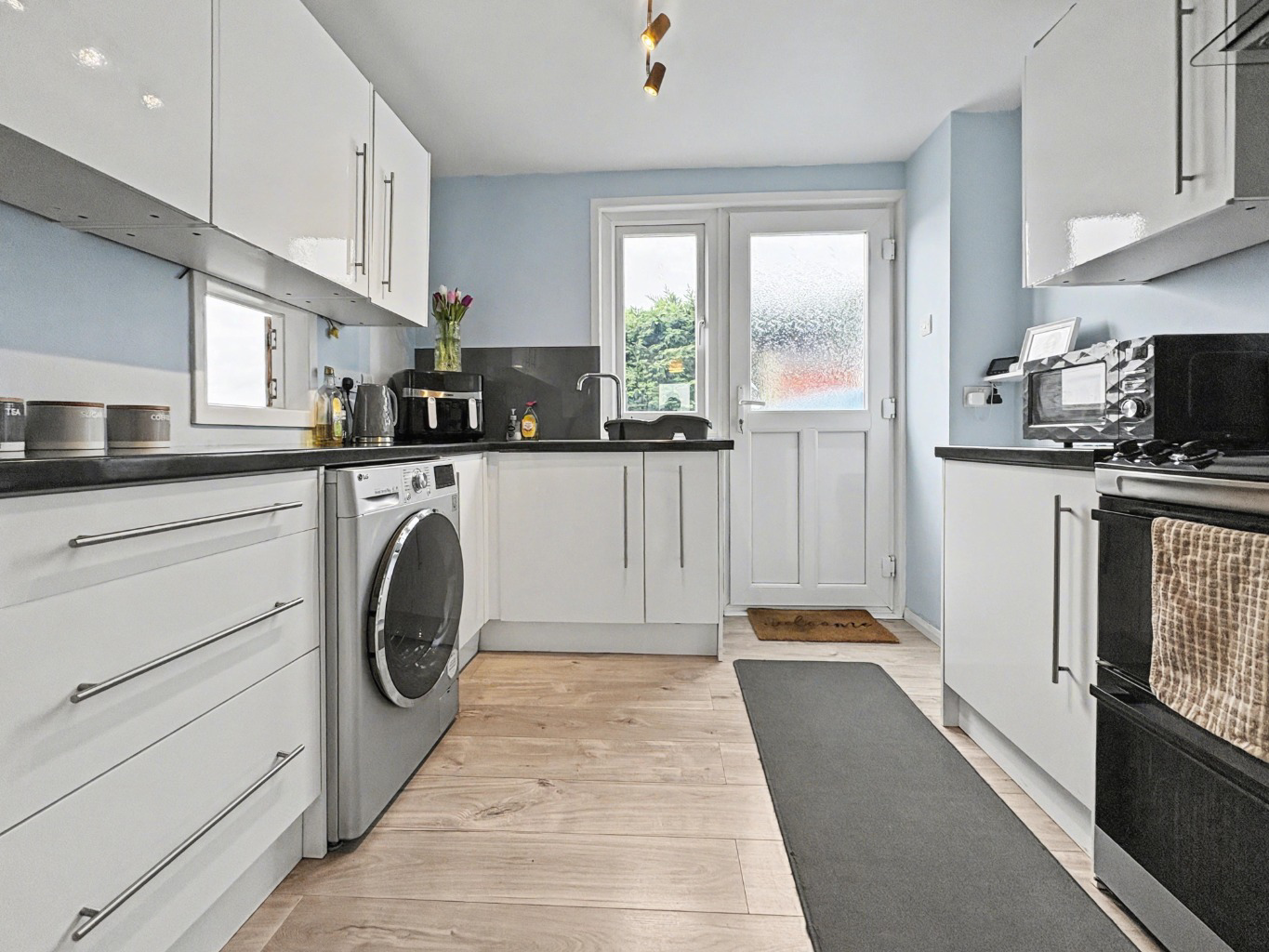 Helston, Well presented three bedroom home, photo 2