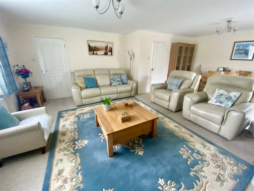 Helston, Spacious detached bungalow, photo 5
