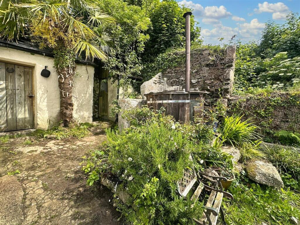 Cottage in countryside setting, Lowertown, photo 25