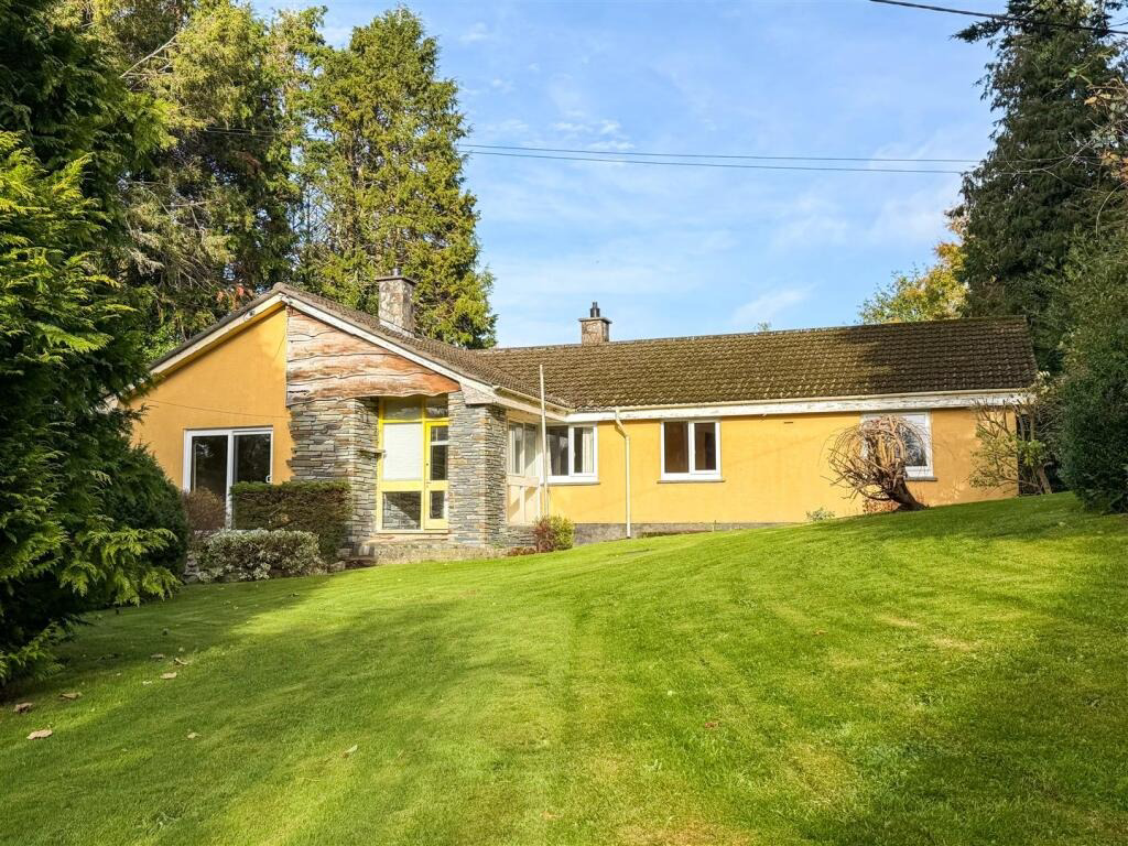 Godolphin Cross, Bungalow with Large Gardens