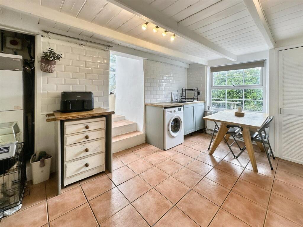 Cottage in countryside setting, Lowertown, photo 10