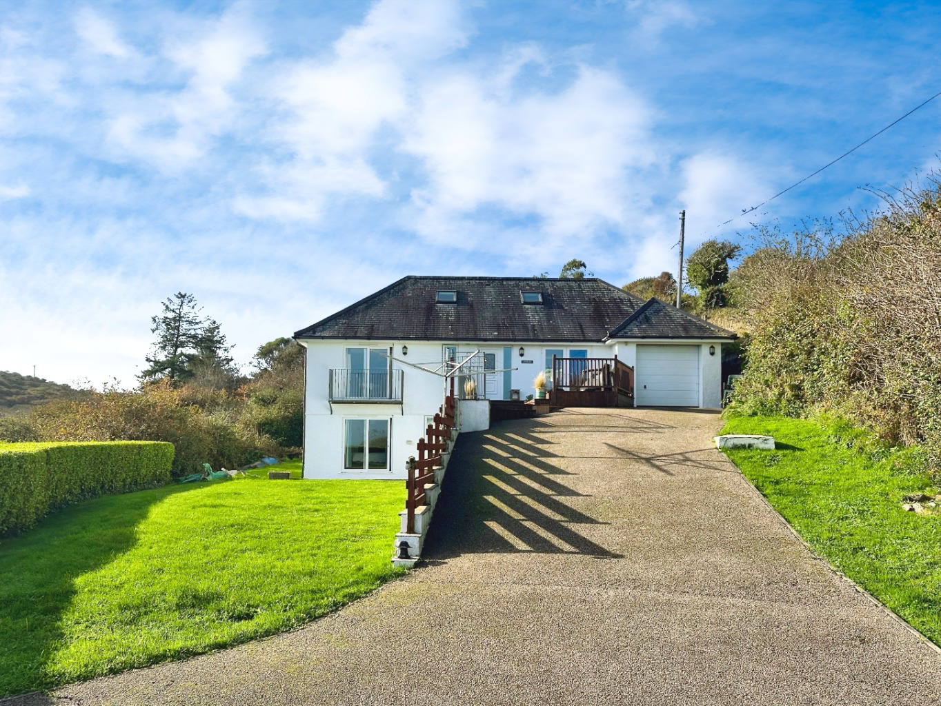 Coverack, Spacious home with sea views