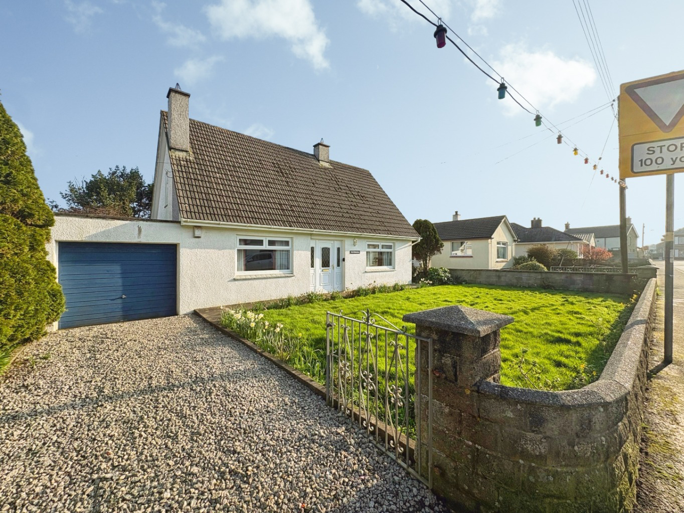 Leedstown, Spacious home with potential