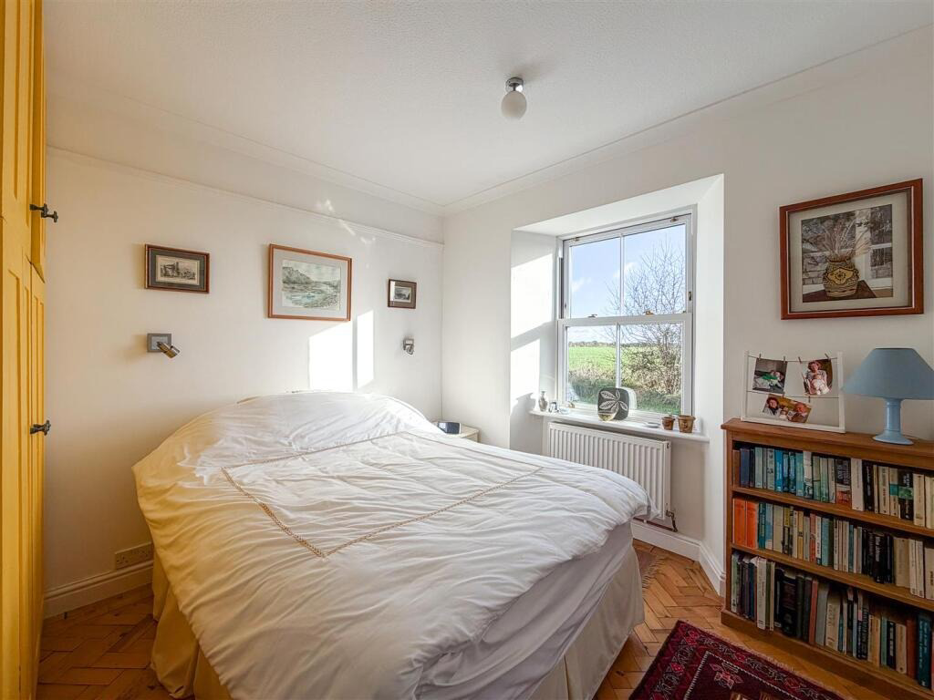 Ashton, Dormer bungalow with coastal views, photo 16
