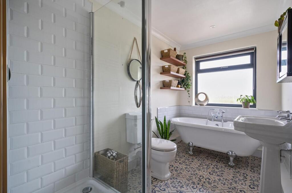 Godolphin Cross, Modernised detached bungalow, photo 18