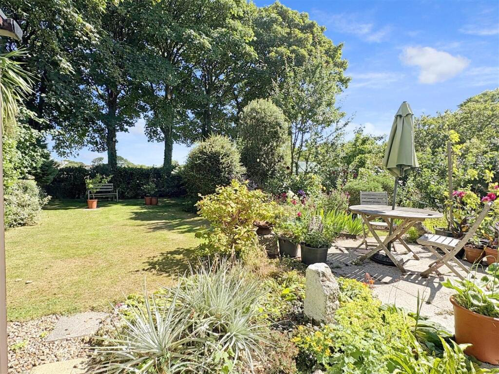 Mullion, Spacious four bed home, photo 13