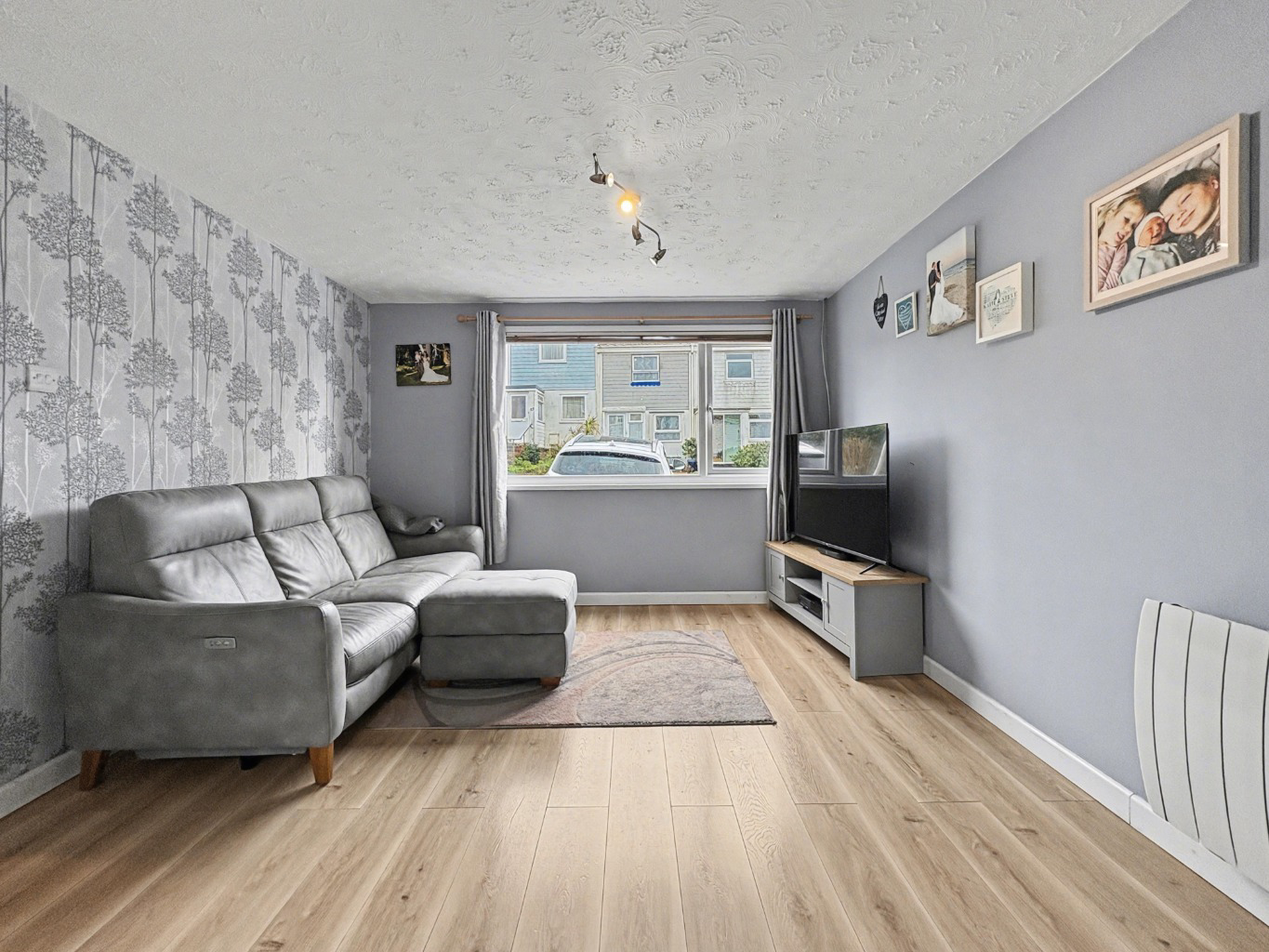 Helston, Well presented three bedroom home, photo 3