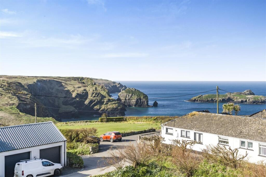 Cottage with Sea Views, Mullion Cove, photo 2