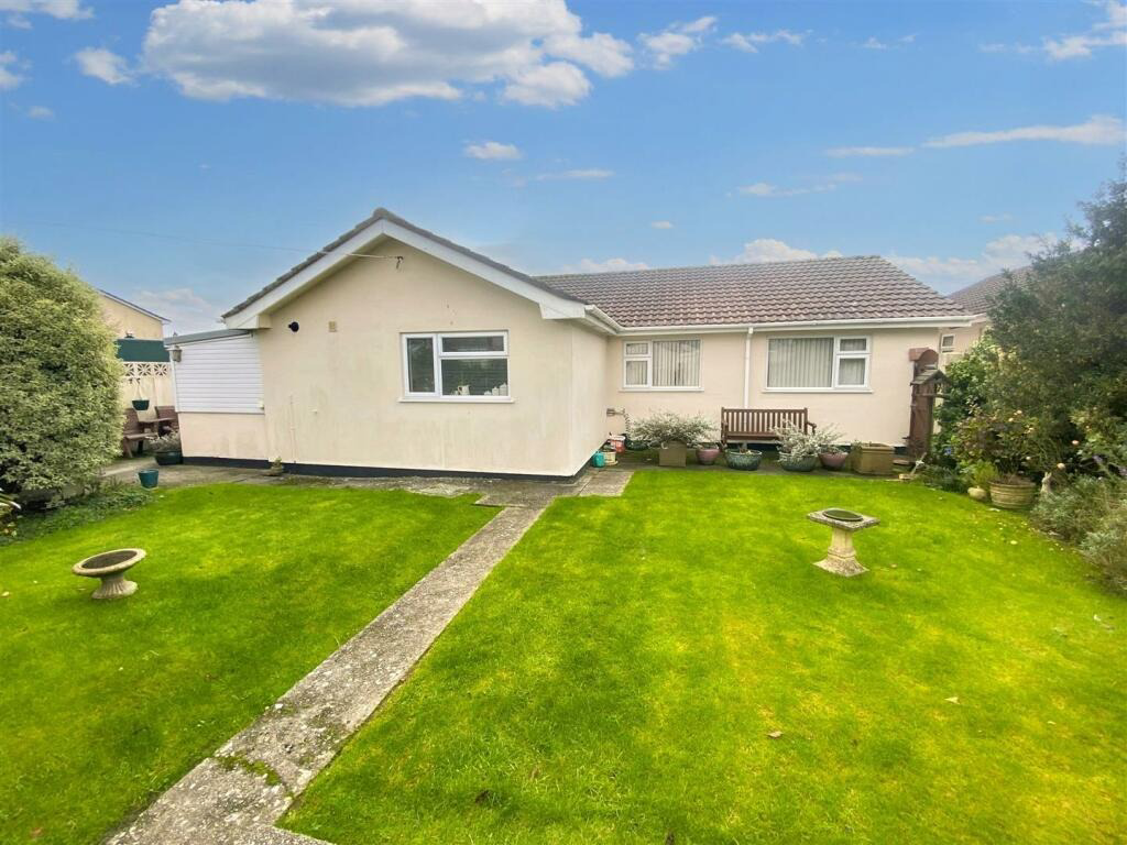 Helston, Spacious detached bungalow, photo 12