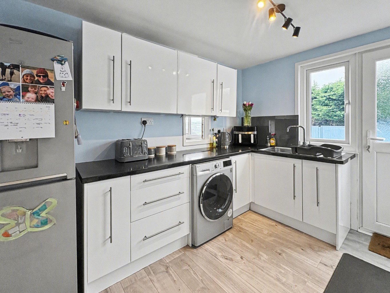 Helston, Well presented three bedroom home, photo 4