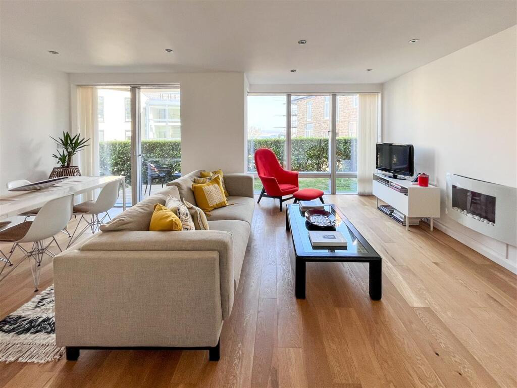 Two bedroom ground floor apartment, The Belyars, St. Ives, photo 2