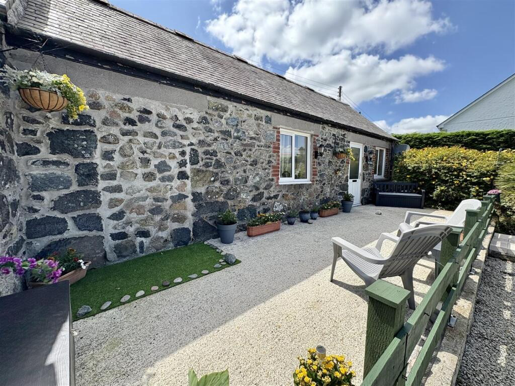 Kuggar, Four bed house and two one bed cottages, photo 30