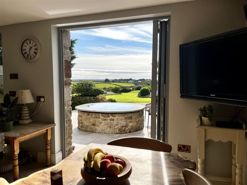 Large family home with stunning views - Coverack Bridges, photo 2