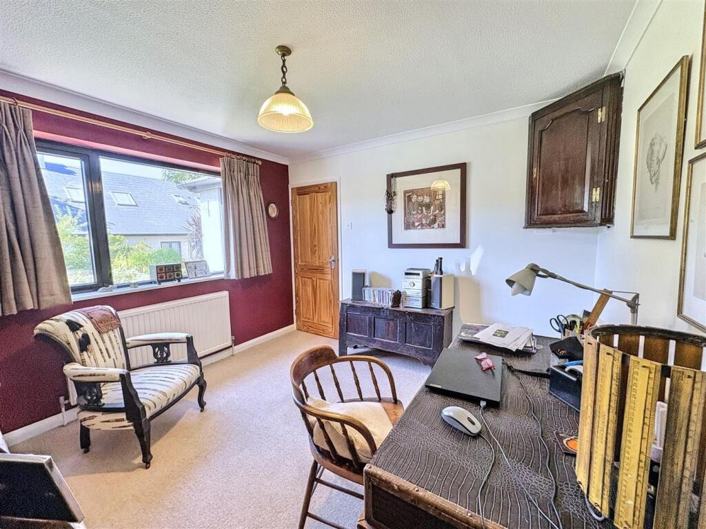 Mullion, Spacious four bed home, photo 12