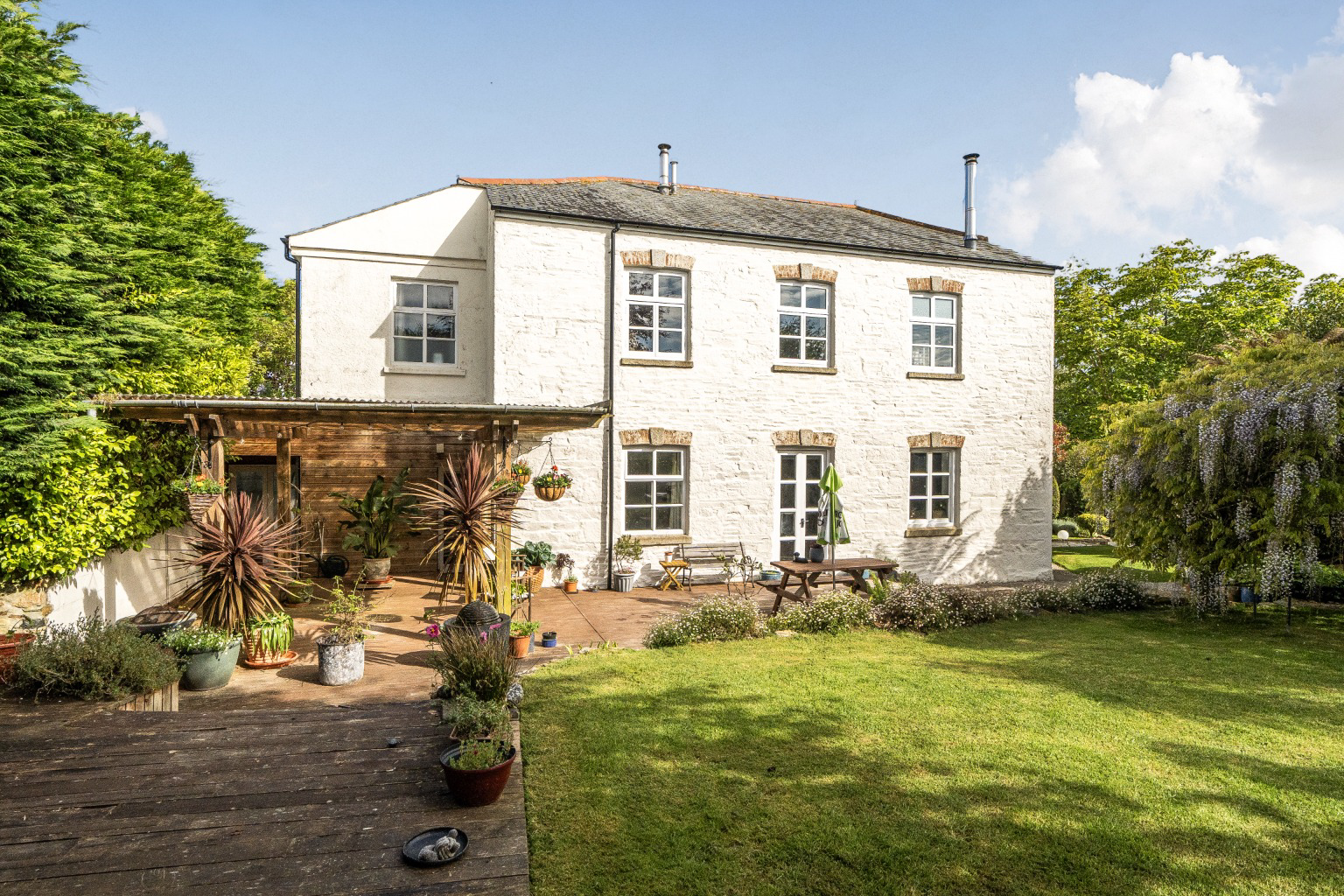 Garras, Converted Chapel House Providing Flexible Living