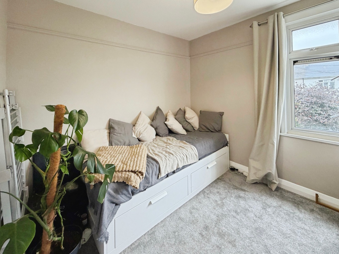 Helston, Three bed family home, photo 10