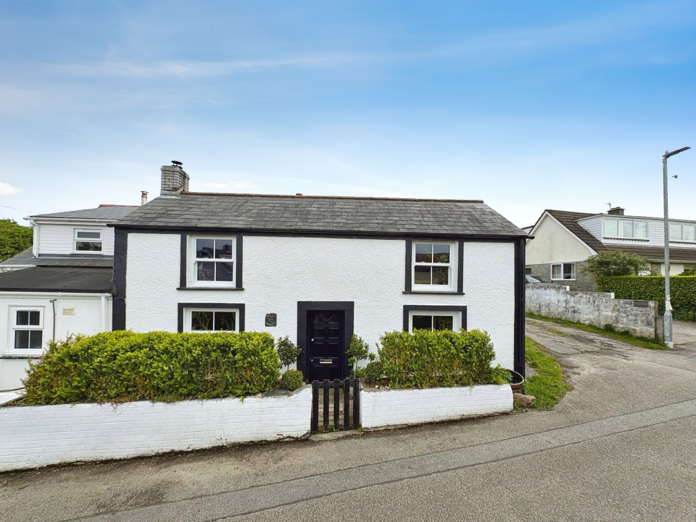 Godolphin Cross, 3 Double Bedroom Charming Cottage