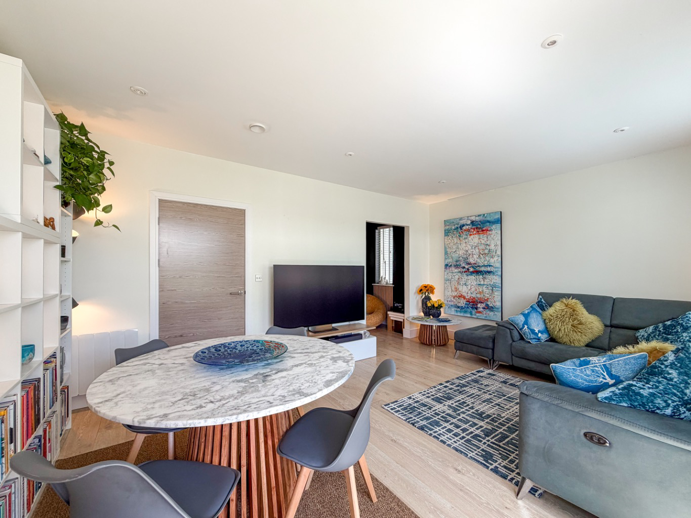 Hayle, Exceptional three bedroom home, photo 9