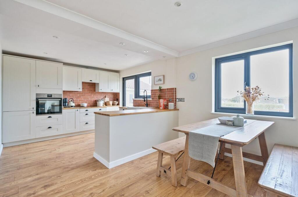 Godolphin Cross, Modernised detached bungalow, photo 13