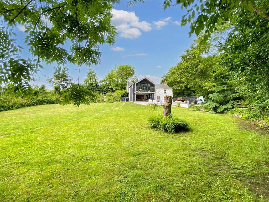 Mullion, Beautifully presented family home