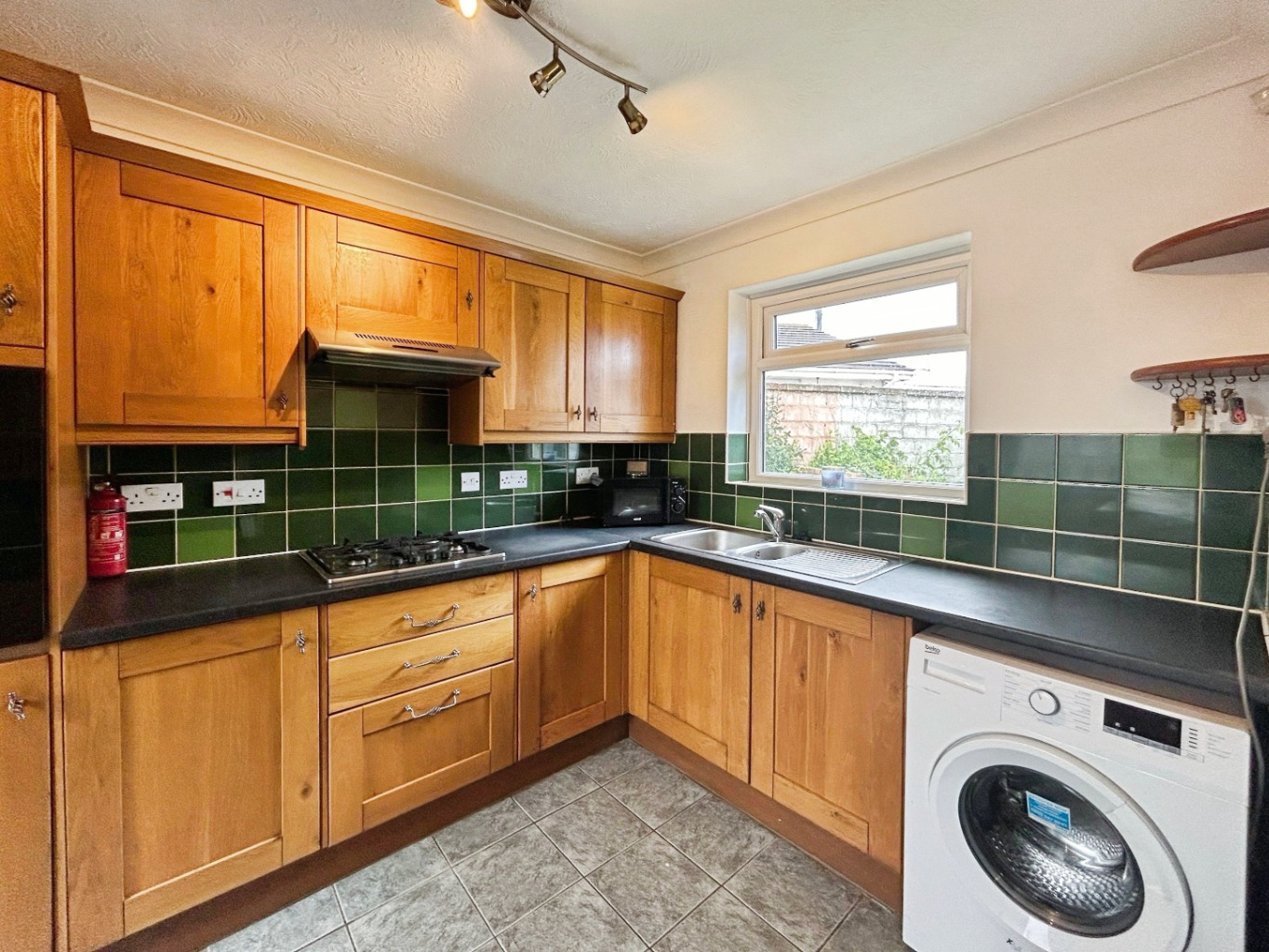 Hayle, Detached bungalow on large plot, photo 7