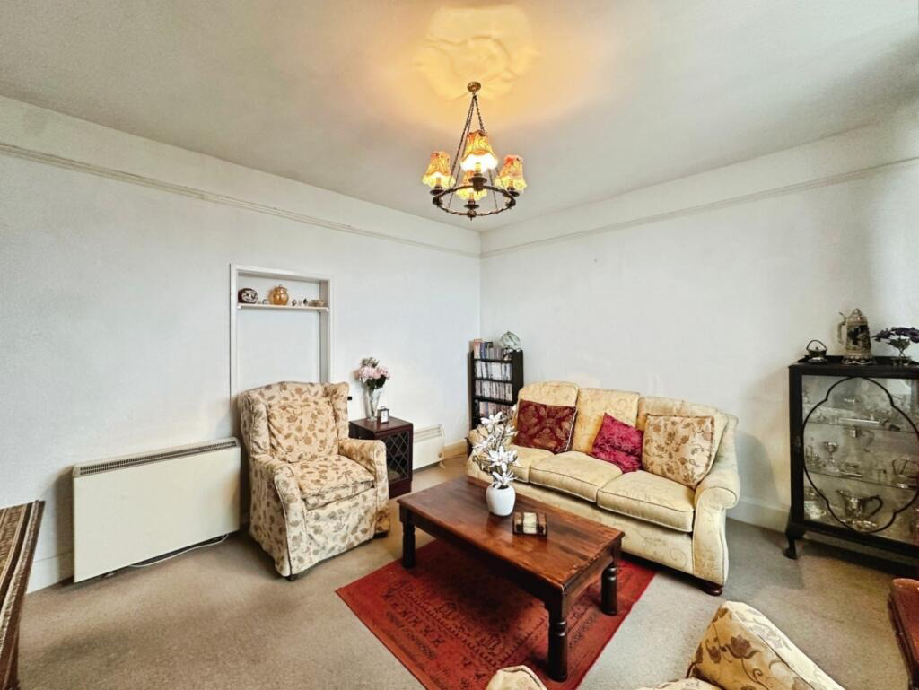 The Lizard, Cottage with sea views and no chain, photo 5