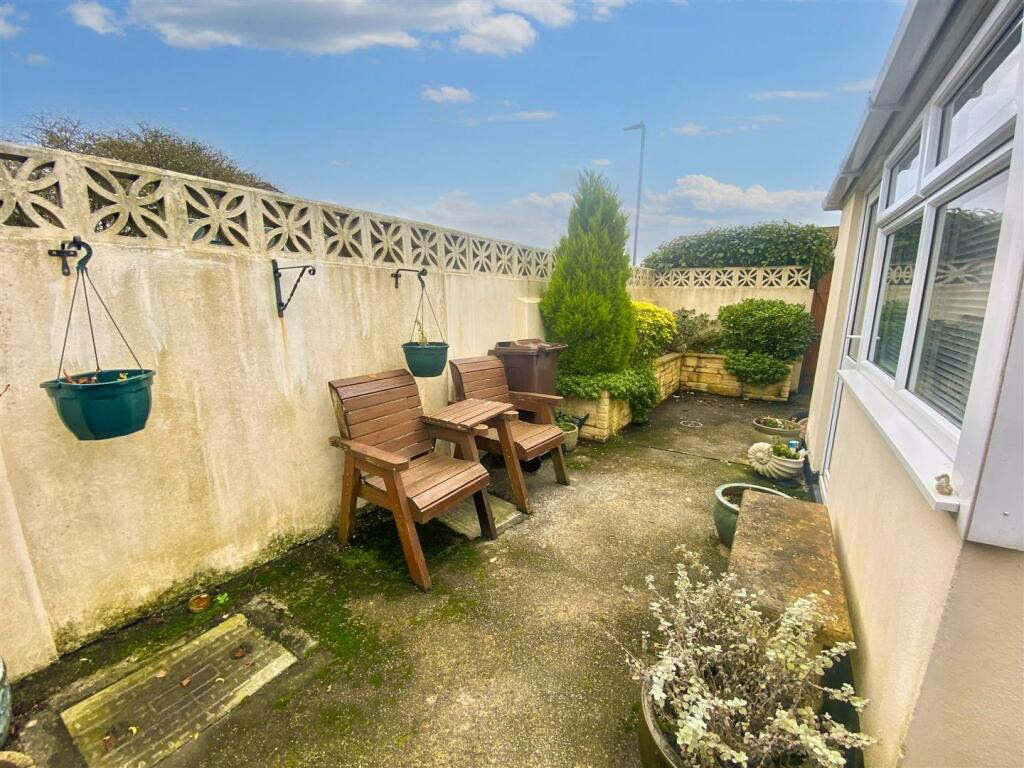 Helston, Spacious detached bungalow, photo 13