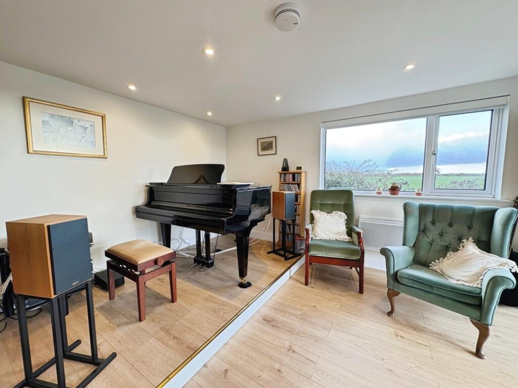 Ashton, Dormer bungalow with coastal views, photo 21
