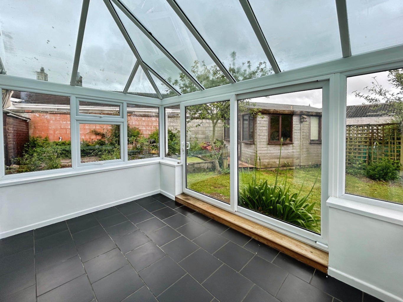 Hayle, Detached bungalow on large plot, photo 9