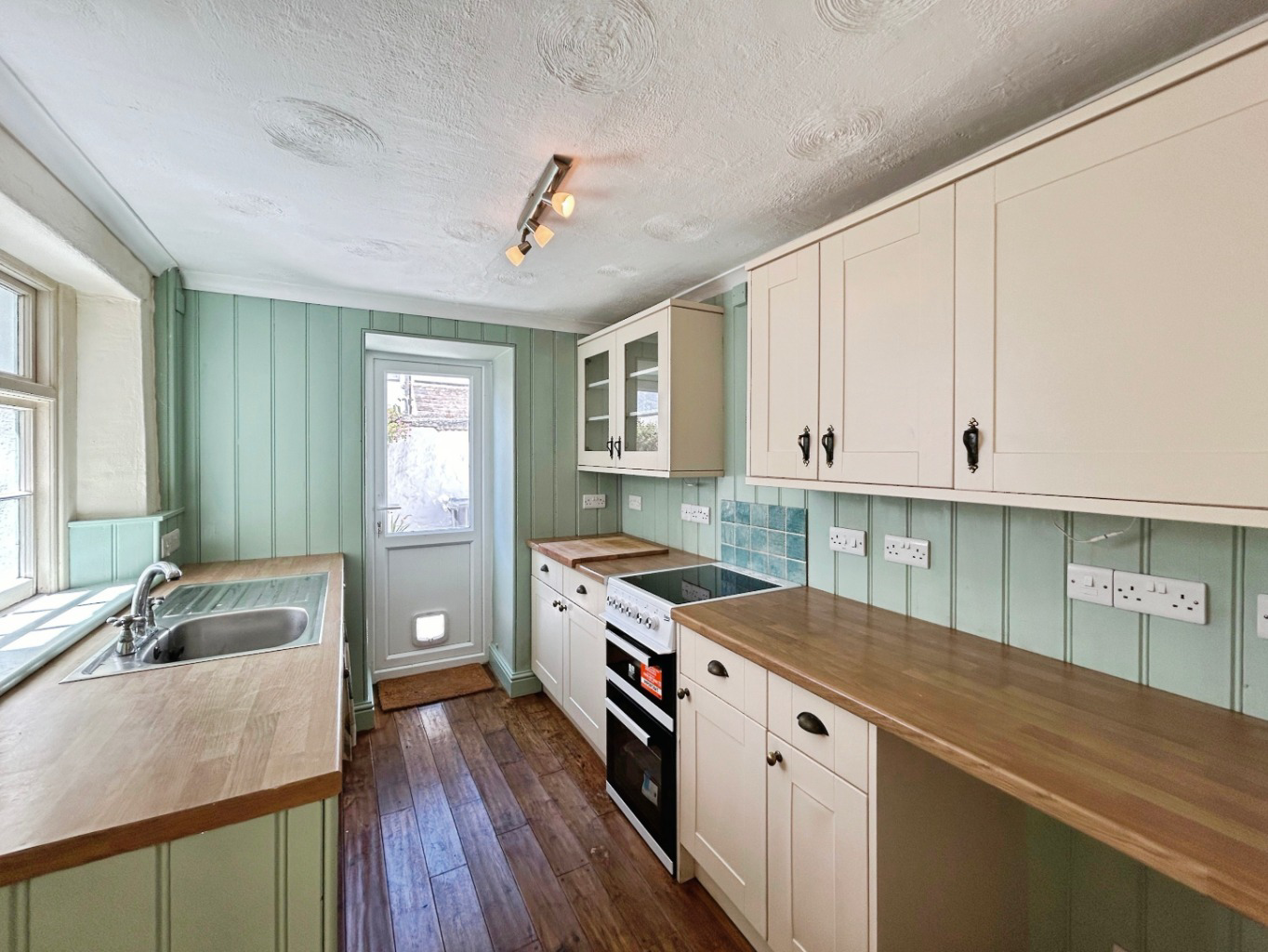 Penzance, Two bed home with no chain, photo 2