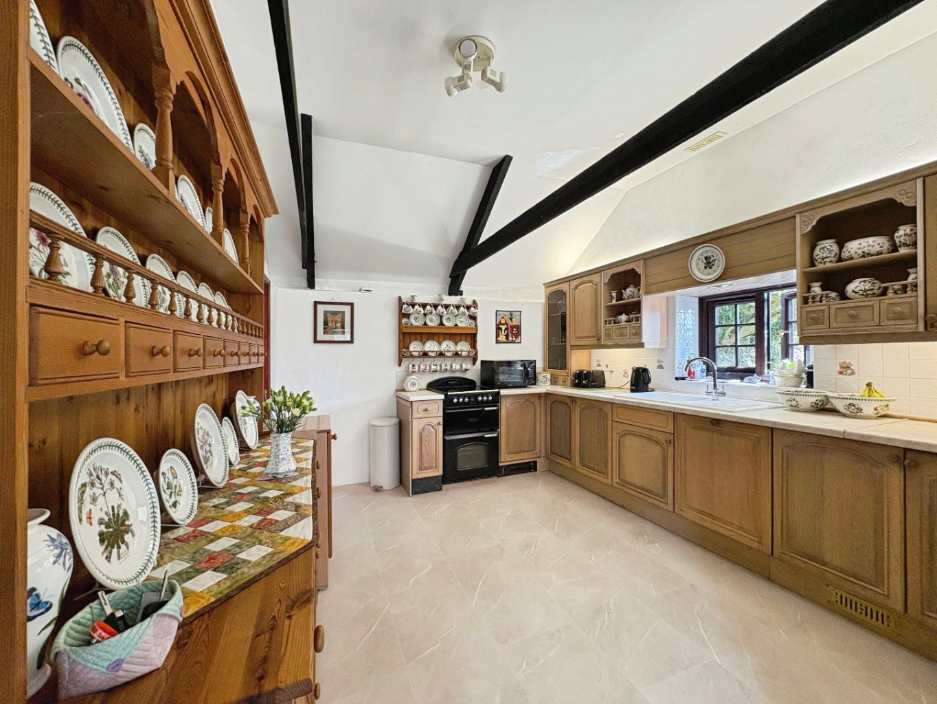 Near Goldsithney, Barn conversion in rural setting, photo 8