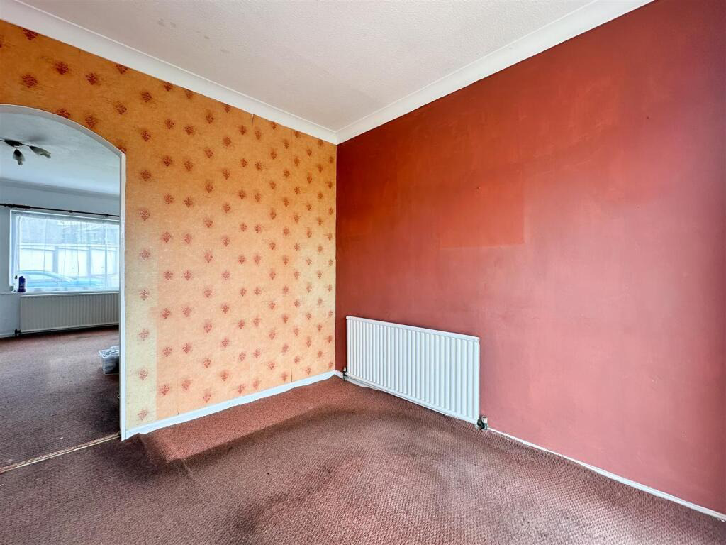 Porthleven, Three bed home with potential, photo 5