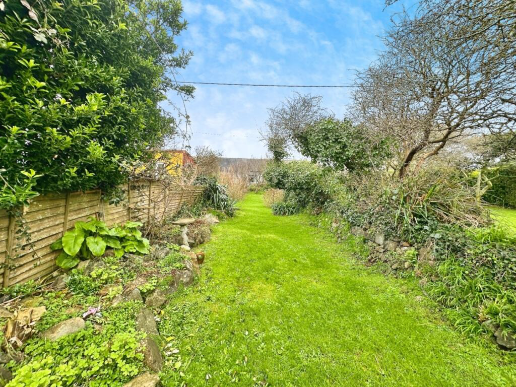 The Lizard, Cottage with sea views and no chain, photo 9