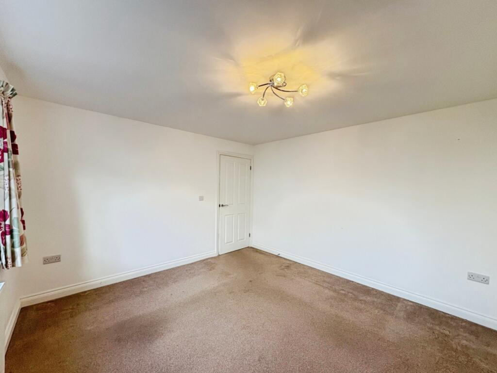 Connor Downs, Spacious family home, photo 5