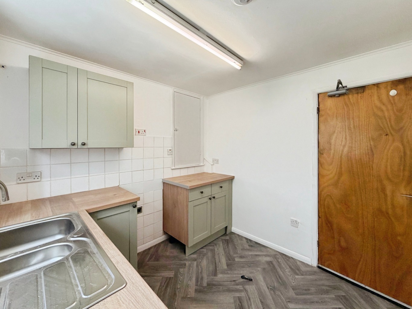 Mawgan, First floor flat with no onward chain, photo 4