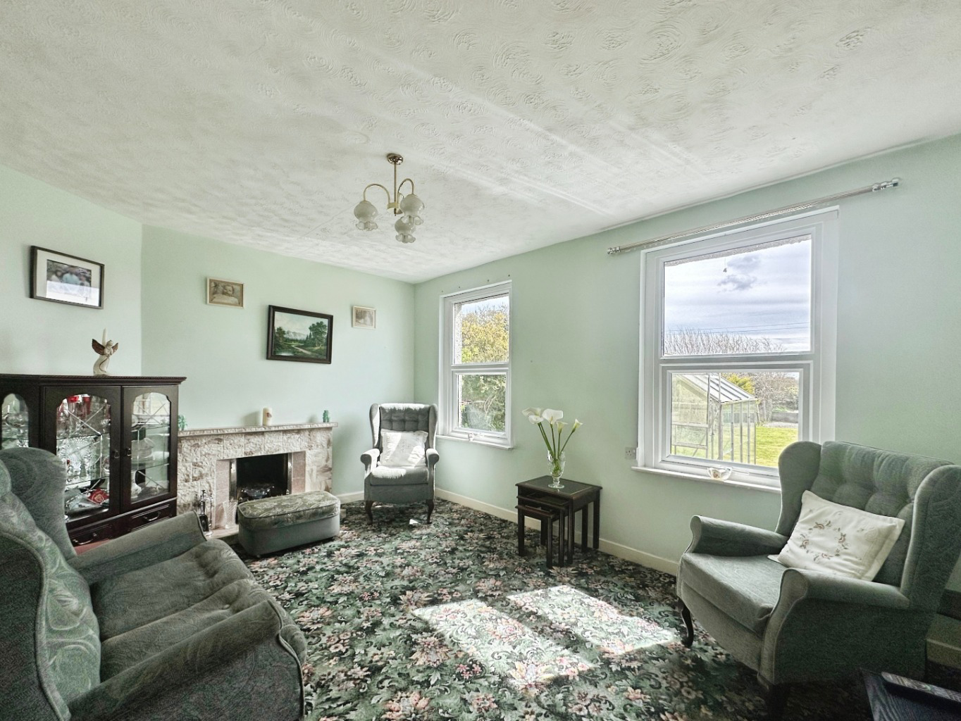 Mawgan, Local buyers home with large garden, photo 2