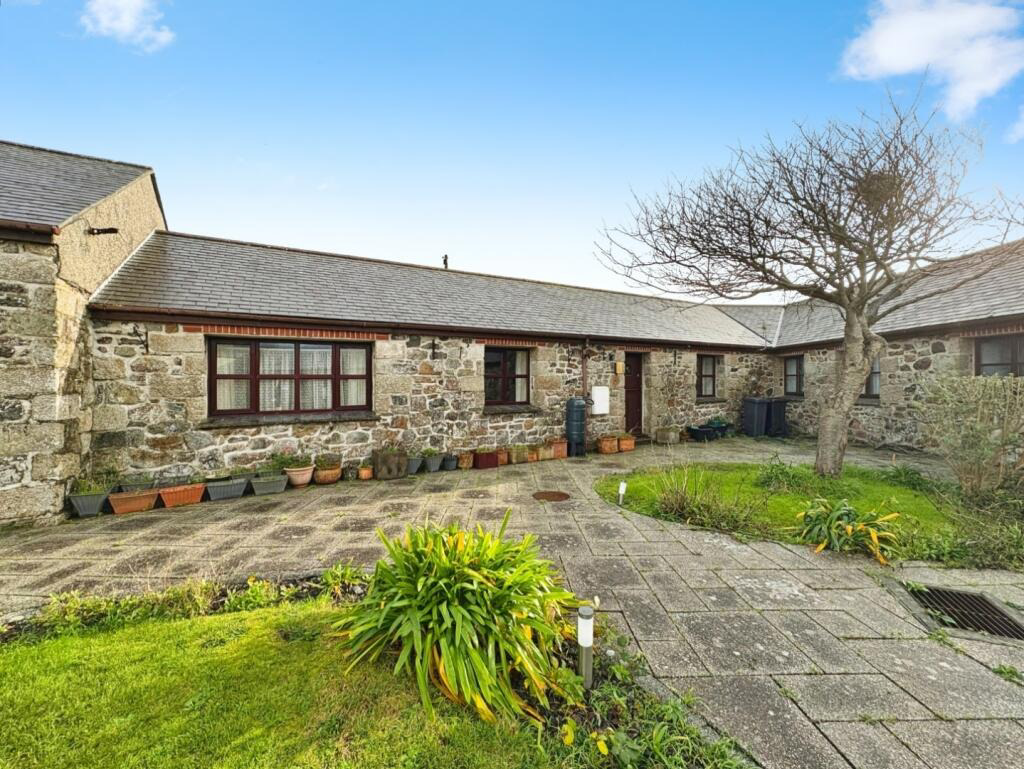 The Lizard, Two bedroom bungalow in village location