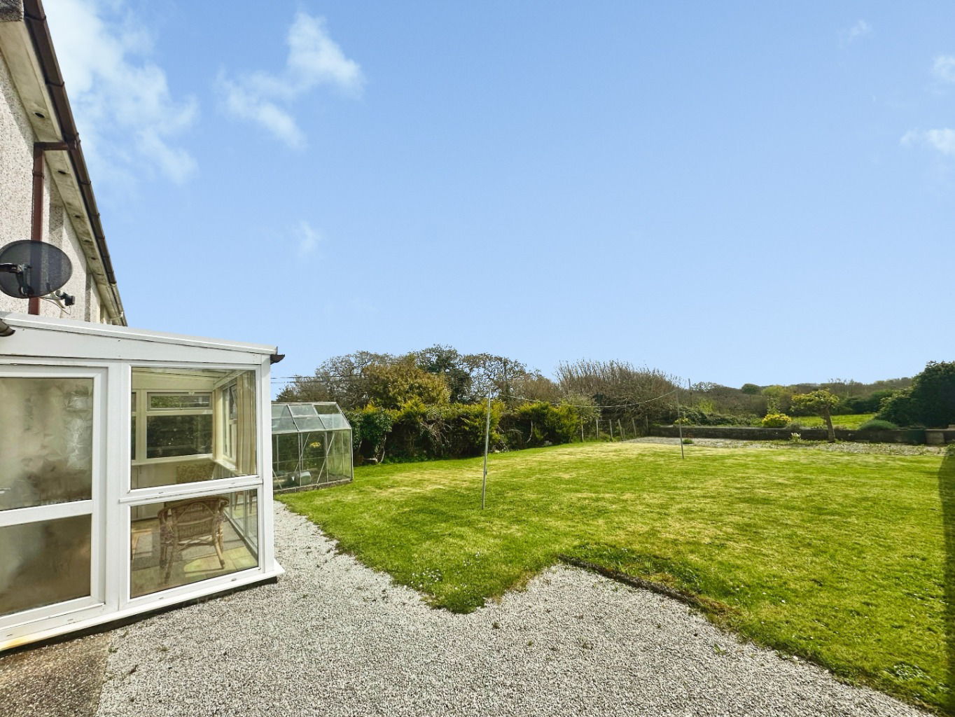 Mawgan, Local buyers home with large garden, photo 18