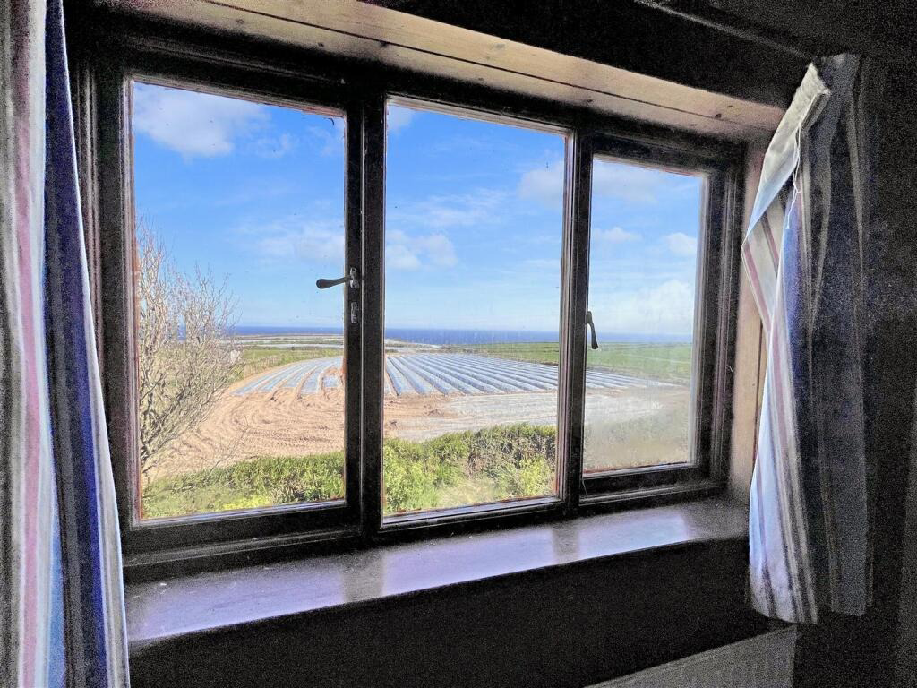 Spacious home with stunning views, Treen, photo 15